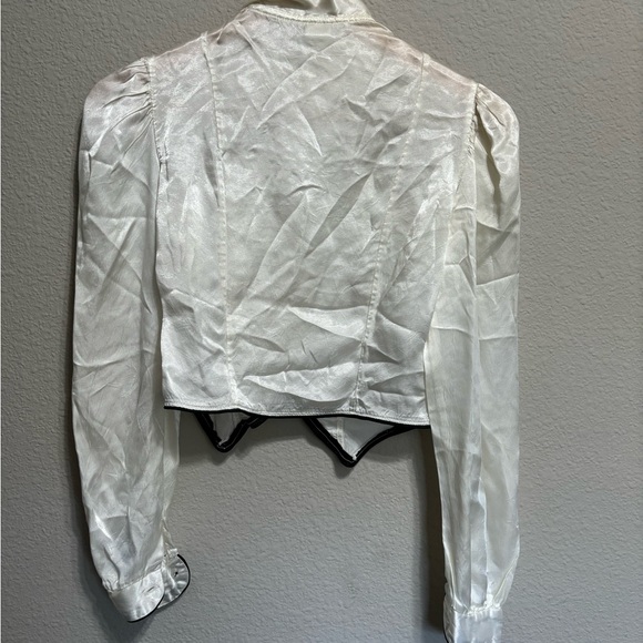 Vintage cropped Victorian style black and white button up blouse satin small - Picture 4 of 4